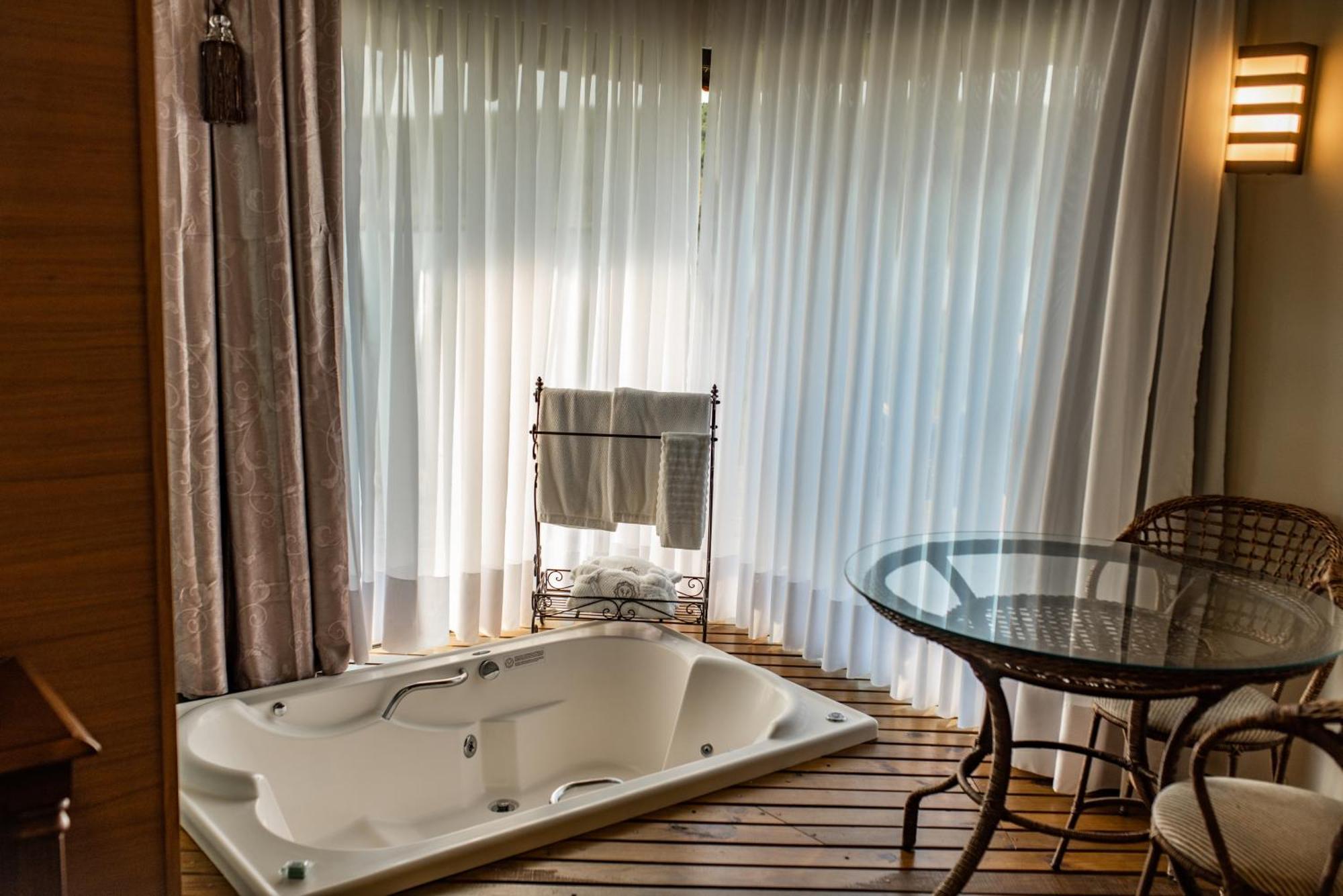 Vira Charme Resort Fernandes Pinheiro Екстериор снимка